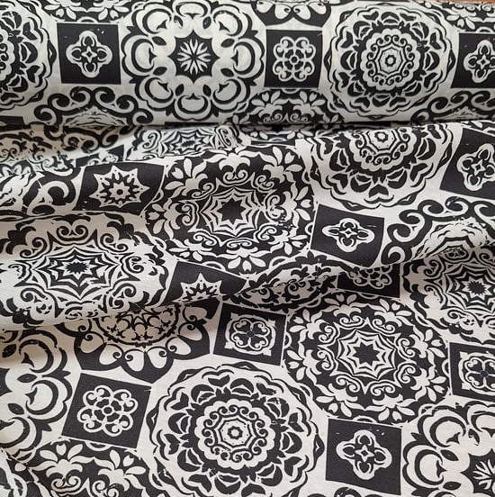 Tela resinada negra y blanca para mantel - 2