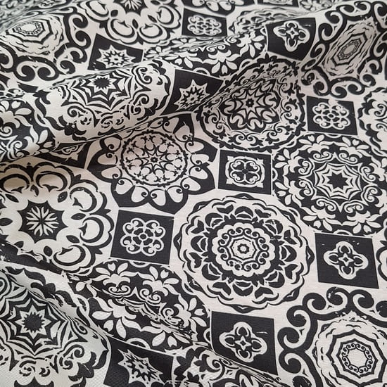 Tela resinada negra y blanca para mantel - 3