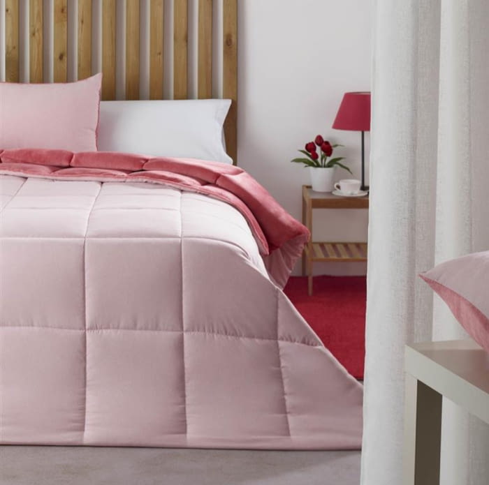 Edredón terciopelo grana multirayitas. Cama 90