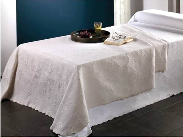 Colchas algodón blanco piqué flores. Cama: 90, 105, 135, 150 y 180 - 1