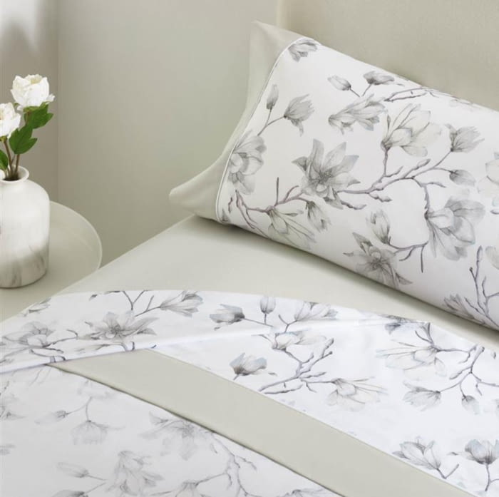 Juego de sábanas flores grises. Cama: 90, 135, 180