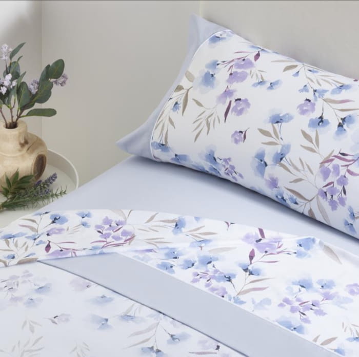 Juego de sábanas flores azules. Cama: 90, 105, 135, 150, 160, 180