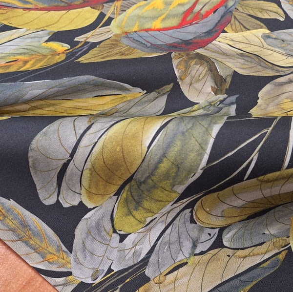 Tela exterior negra con hojas - 2