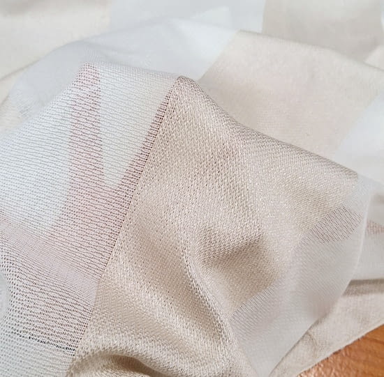Tela visillo blanco rayas anchas beige