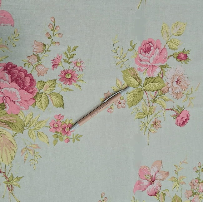 Retal tela verde agua flores rosas 72 x 190 cm - 2