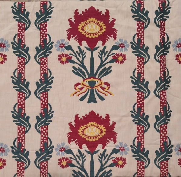 Retal tela jacquard flor roja 95 x 105 cm