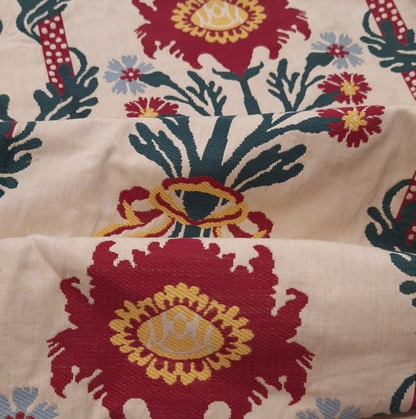 Retal tela jacquard flor roja 95 x 105 cm - 1