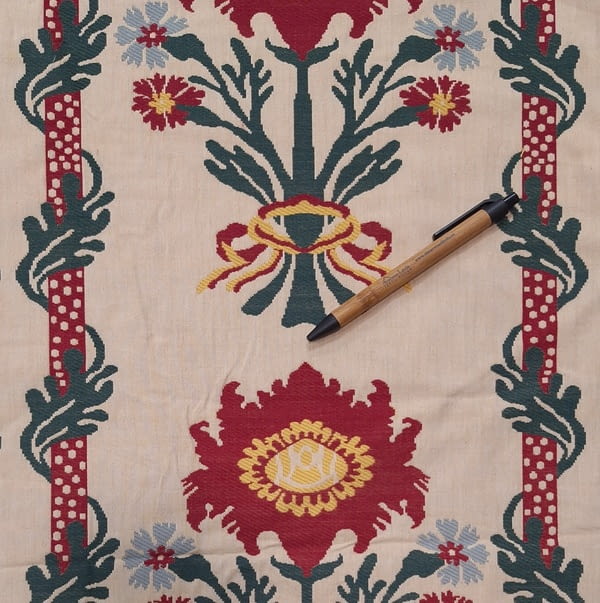 Retal tela jacquard flor roja 95 x 105 cm - 2