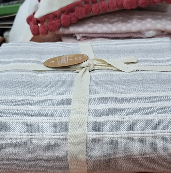 Colchas multiusos rayitas grises - 3