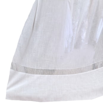 Tela visillo blanco bajo rejilla - 2