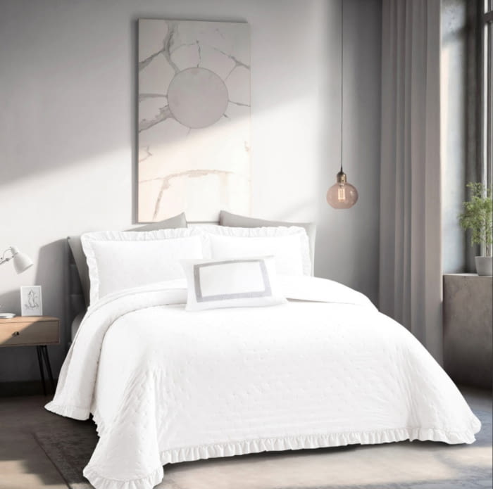 Colcha boutie blanca con volante