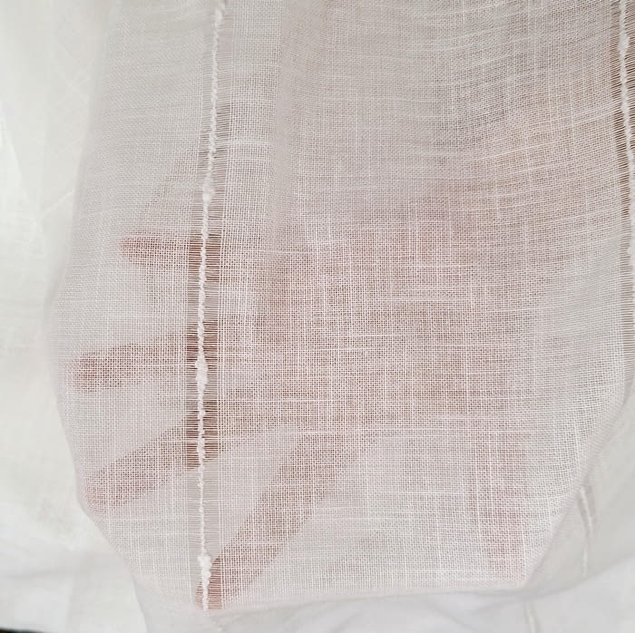 Retal tela visillo rayitas caladas 200 x 75 cm