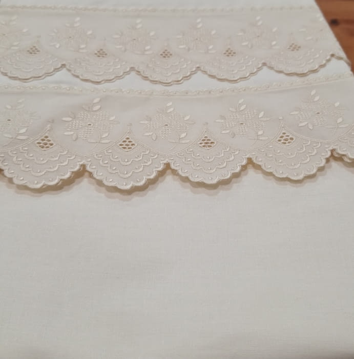 Sábanas beige bordada. Cama 135 - 3