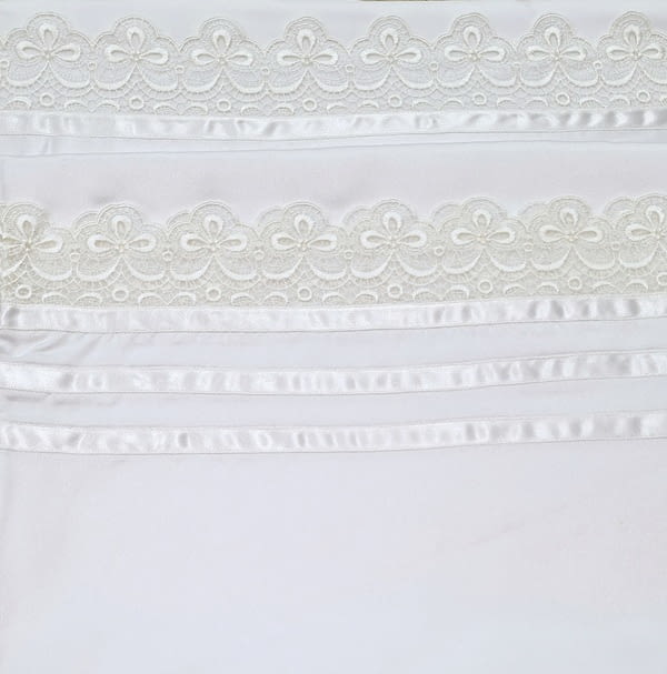 Sábanas raso blanco con puntilla. Cama 135