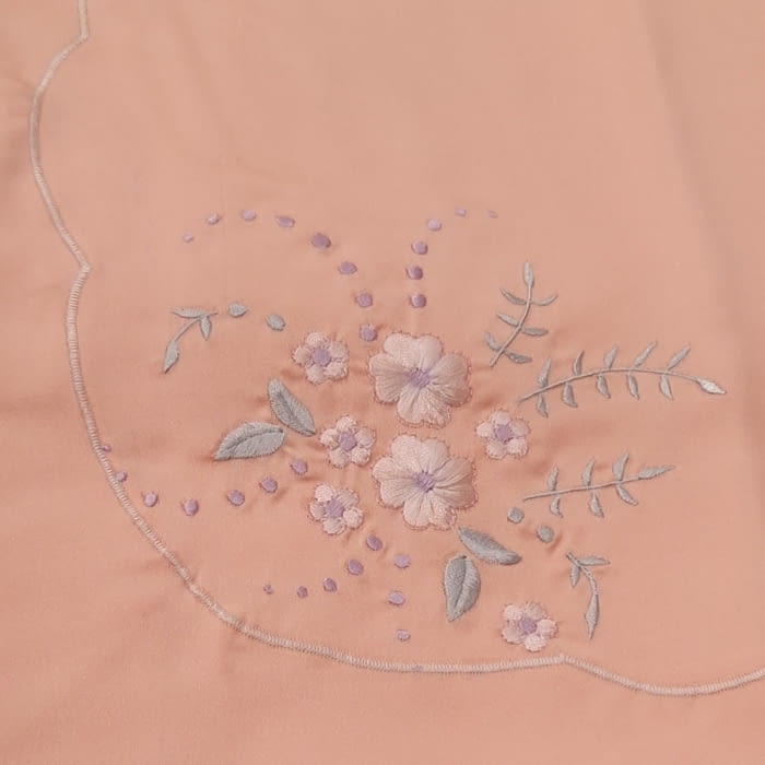 Sábanas de raso salmón bordadas. Cama 135 - 1