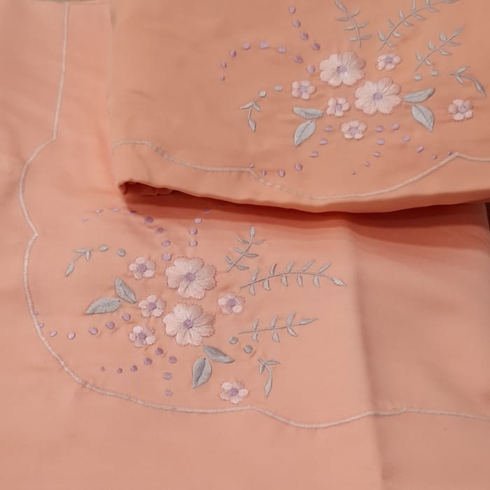 Sábanas de raso salmón bordadas. Cama 135 - 2