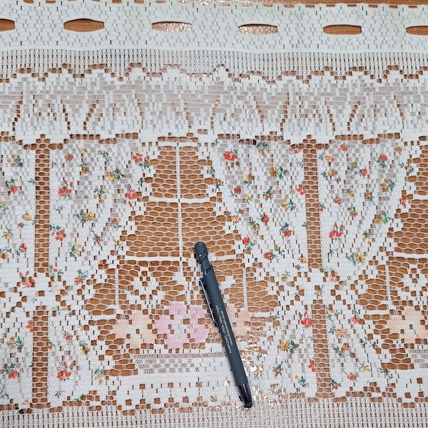 Tela bandó por metros encaje ventanas florecitas 45 alto - 2