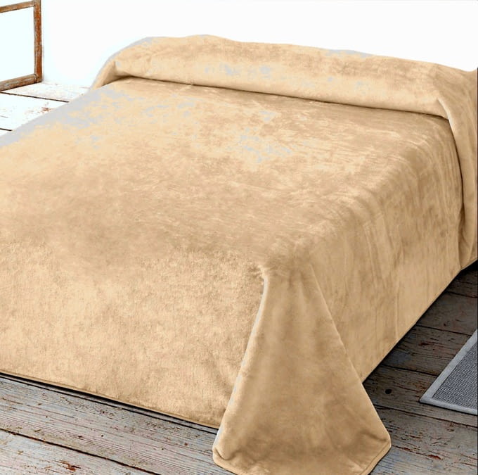 Manta terciopelo beige cama 135