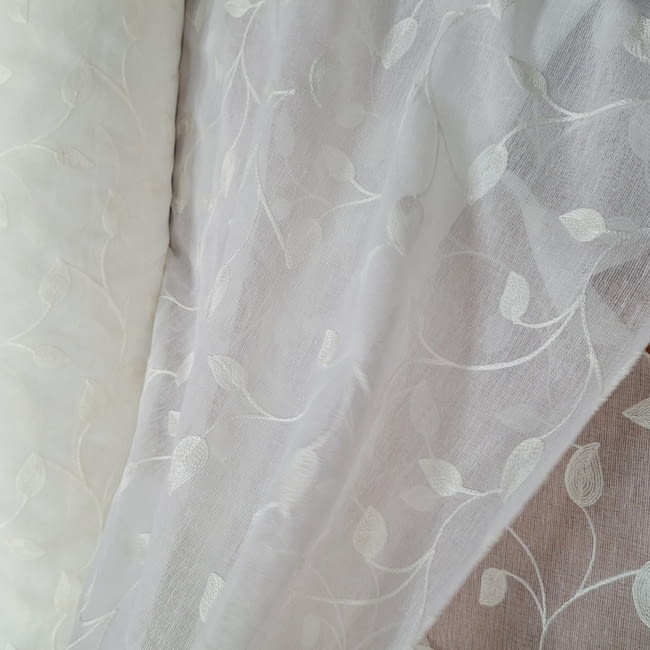 Tela visillo blanco por metros hojas bordadas - 5