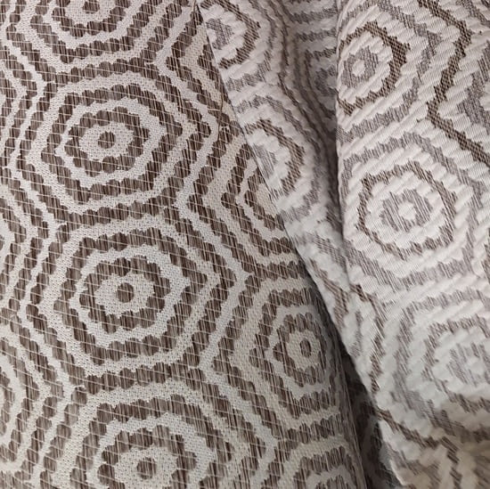 Tela jacquard dibujos geométricos color visón