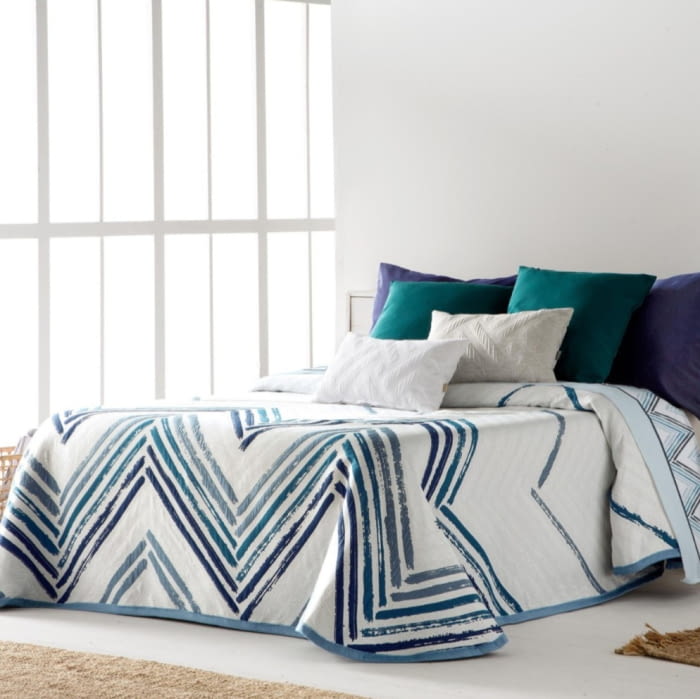 Colcha capa Buna moderna azul. Cama 135