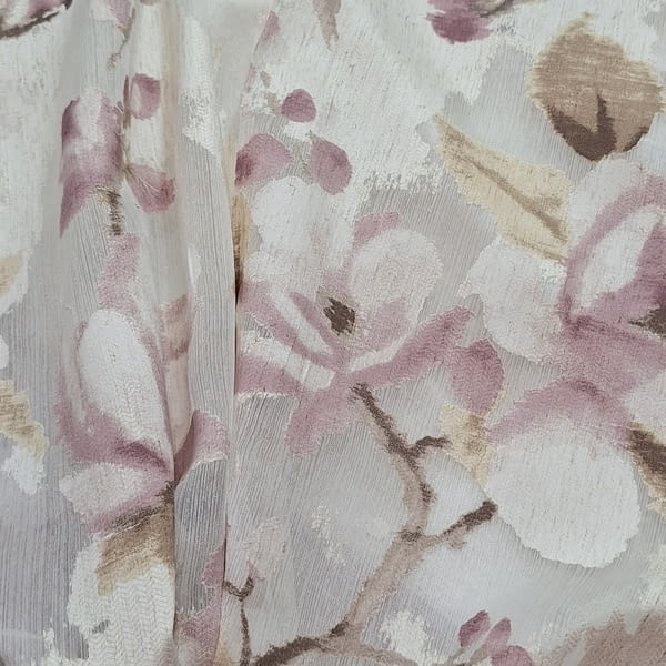 Tela visillo organza con flores malvas