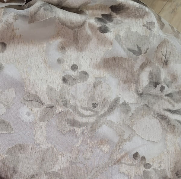 Tela visillo organza con flores grises - 3