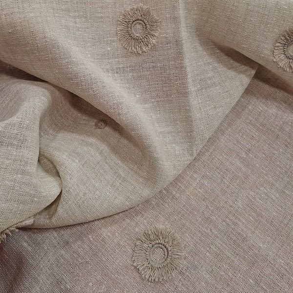 Tela visillo bordado pompones color beige lino