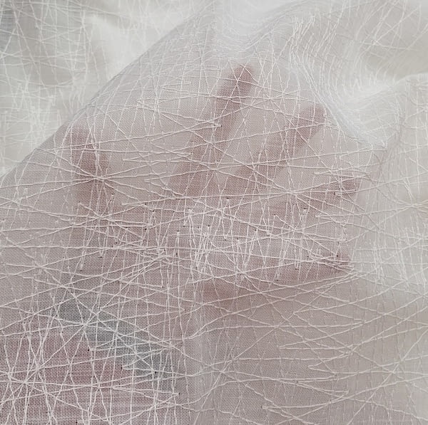 Tela visillo trazos bordados blanco - 2