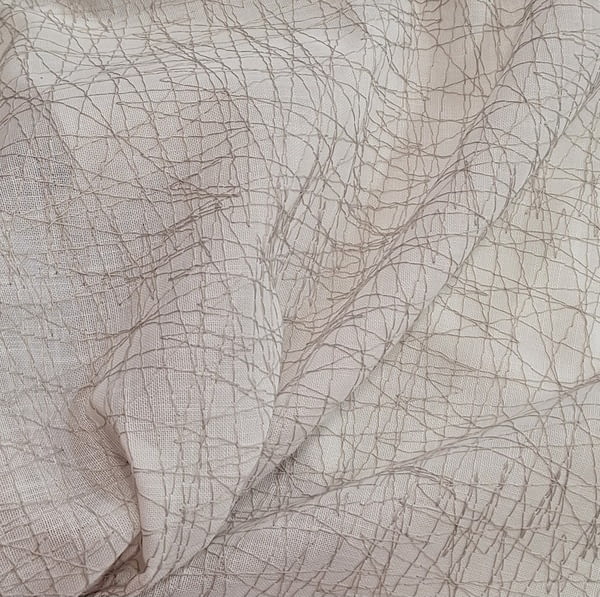 Tela visillo trazos bordados grises