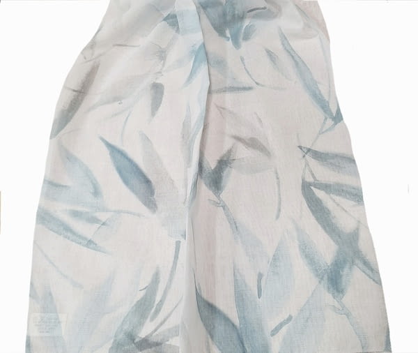 Tela visillo bajo hojas azules - 2