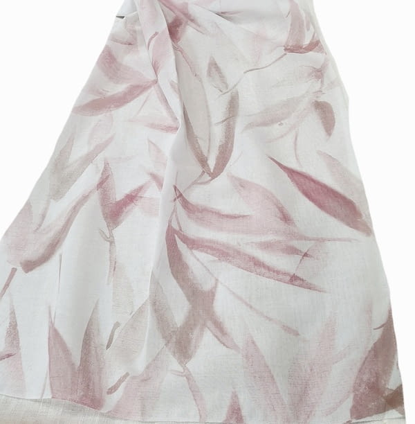 Tela visillo bajo hojas rosas - 1