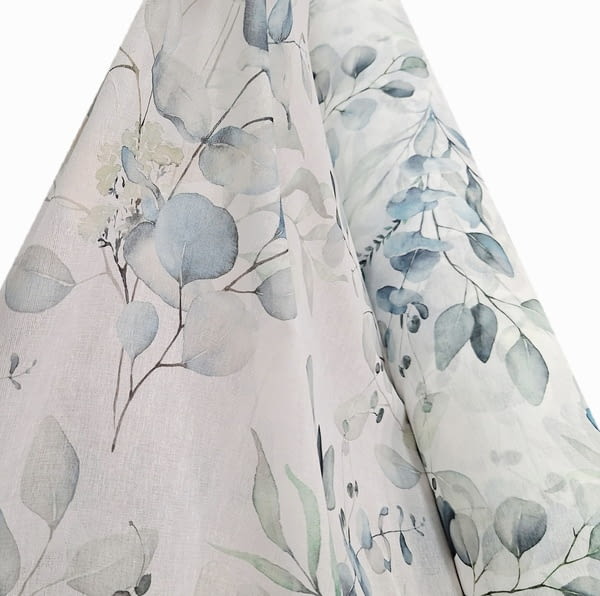 Tela visillo blanco hojas azuladas