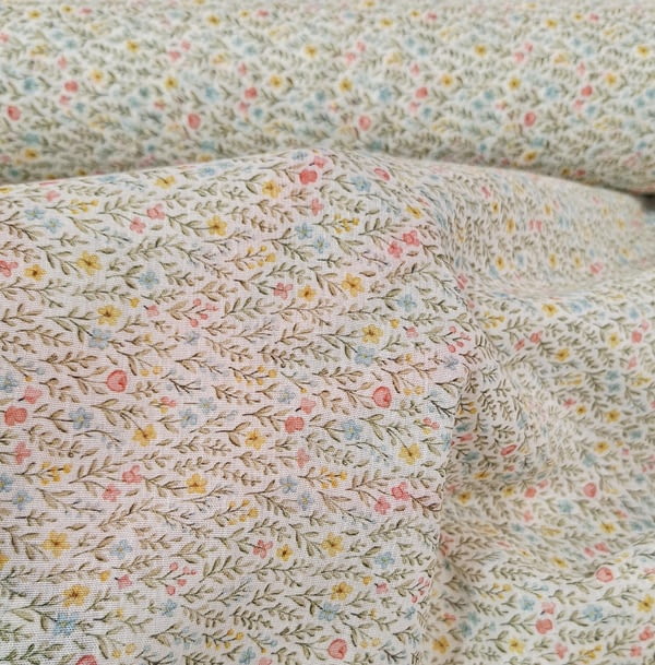 Tela visillo florecitas verde, amarillo,  rosa