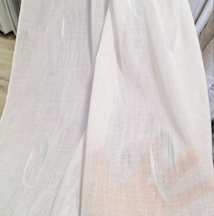 Tela visillo por metros blanco con motivos azulados - 1