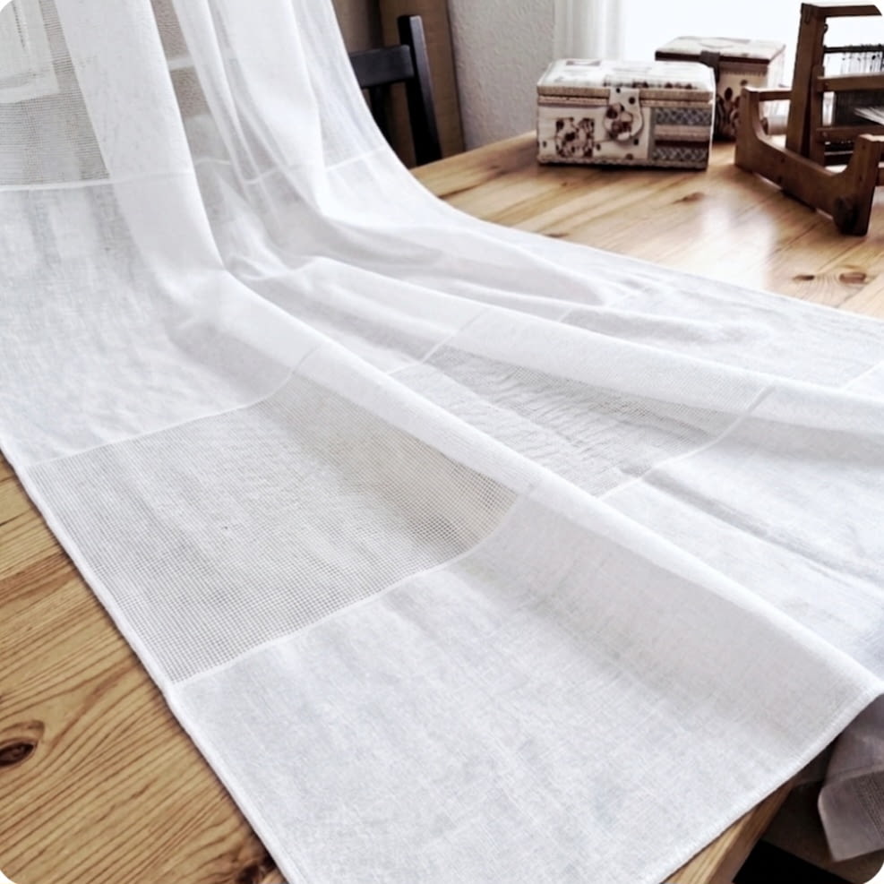 Tela visillo blanco franjas horizontales textura