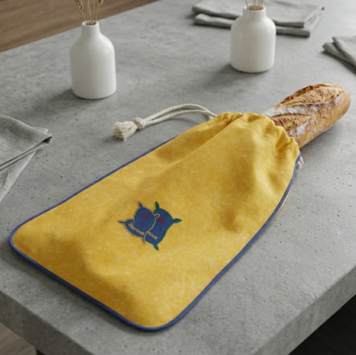 Bolsa de pan amarilla bordada