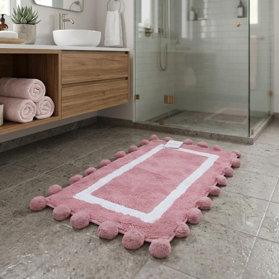 Alfombra de baño pompones rosa