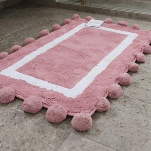 Alfombra de baño pompones rosa - 1