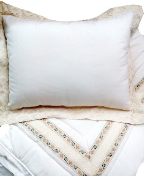 Colcha edredón puntillas cama 150