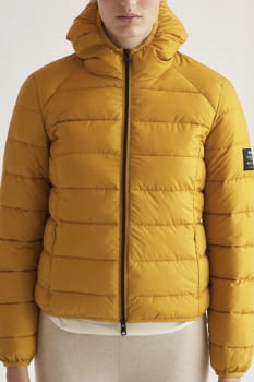 ECOALF chaqueta color mostaza con capucha