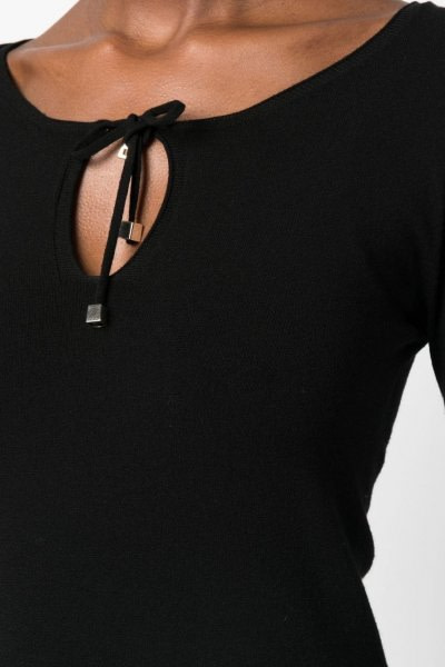 BLUGIRL jersey escote pico color negro con cinta   en el escote - 2