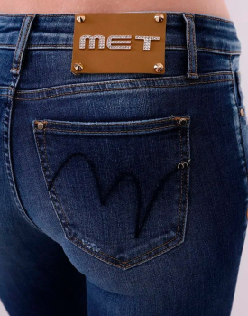 MET  jeans pitillo en color azul - 4