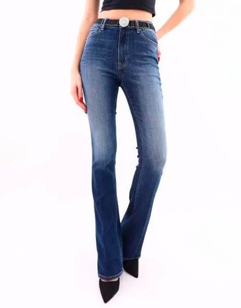 MET jeans bootcut alto de tiro, en color azul con cinturón