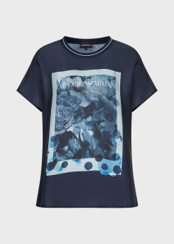 EMPORIO ARMANI camiseta raso color azul marino en manga corta con estampado frontal
