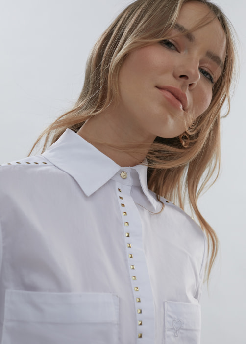 LOLA CASADEMUNT camisa color blanco con tachas - 2