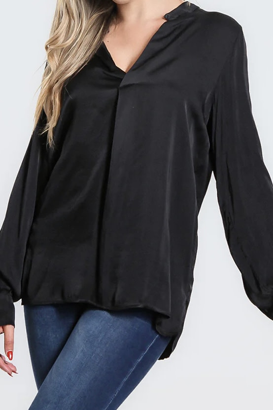 MET camisa en raso color negro con escote pico