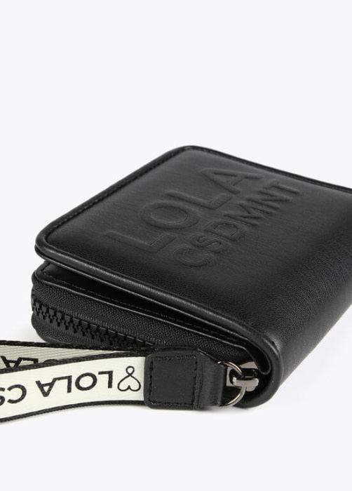 LOLA CASADEMUNT cartera pequeña negro con logo en relieve