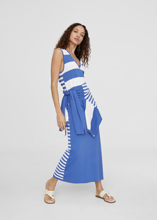 LOLA CASADEMUNT vestido en rayas color azul  eléctrico y blanco con escote pico - 4