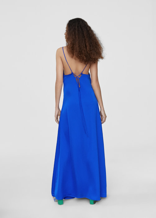 LOLA CASADEMUNT vestido largo en raso color azul  eléctrico con espalda cruzada - 4